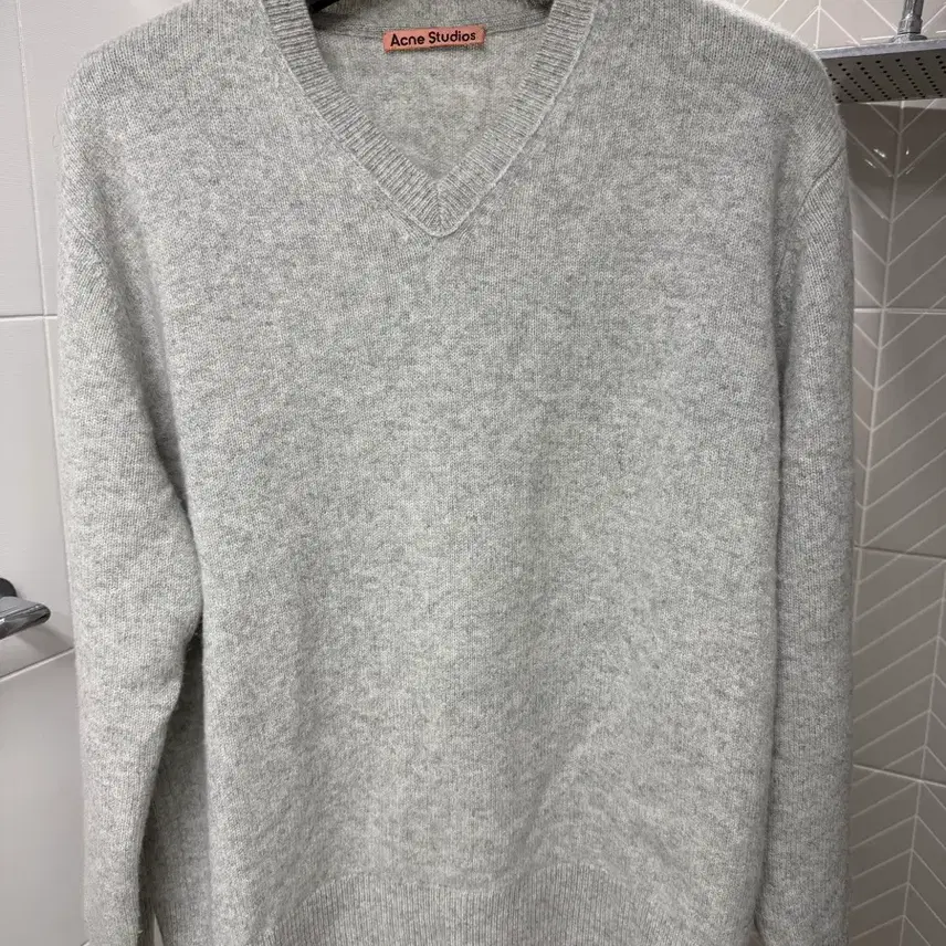 アクネスタジオVネックウールカシミアニットL（Acne Studios）