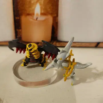 포켓몬 피규어(기라티나, 아르세우스)