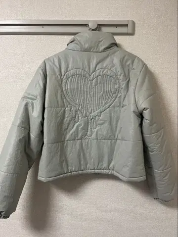LUVISTRUE AMPADDEDJACKET(GRAY) 다운 뒷면 하트