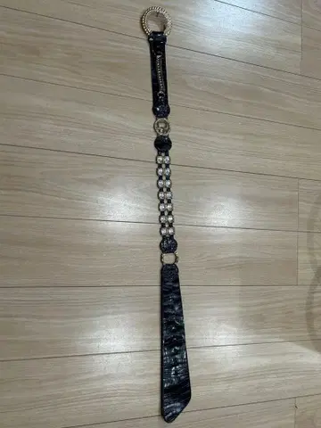 d.i.a 로고, 블랙 x 금 d.i.a 벨트