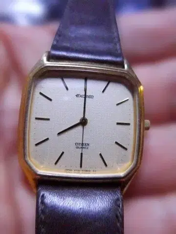 상태 좋은 골드 CITIZEN EXCEED 쿼츠 시계