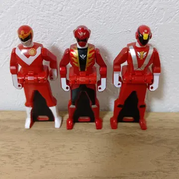빨간색 슈퍼전대 히어로 피규어 3개 세트 레인저 키 1 가운데 메탈