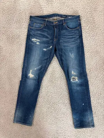 JAPAN BLUE JEANS 데미지 가공 슬림핏 데님