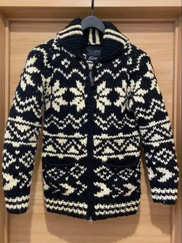 [레어] AKM x KANATA 코위찬 니트 손뜨개질 가디건 M 사이즈