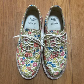 닥터마틴 리버티 23cm