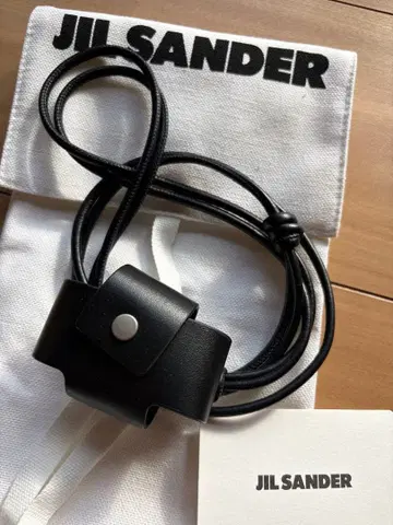 새상품 JIL SANDER 블랙 가죽 AirPods 케이스