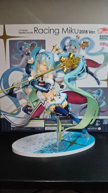 레이싱 미쿠 2018Ver. 굿스마일 레이싱 디자인: 칸자키 히로