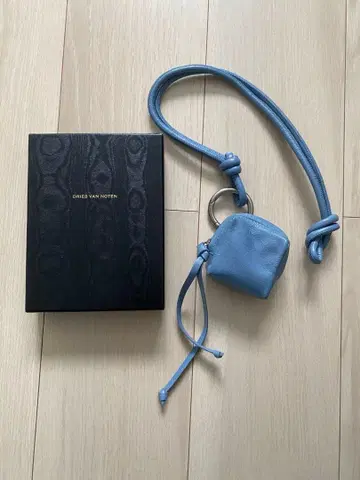 DRIES VAN NOTEN 가죽 에어팟 케이스