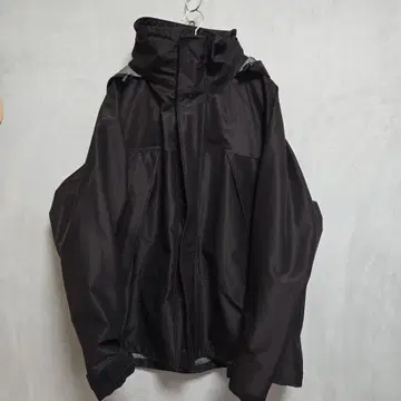 comori 블랙 후드 부착 마운틴 파카