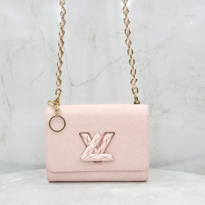 루이비통 LV 핑크 에피 트위스트 PM 숄더백 M23377 사진 1