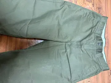 유니클로 와이드핏 치노 올리브