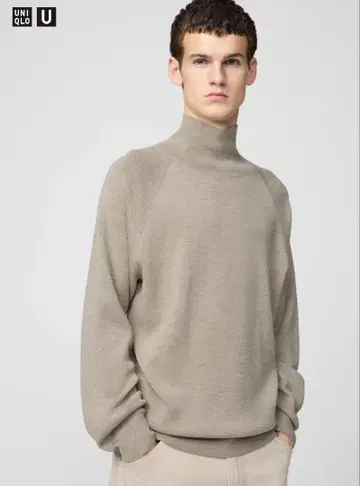 UNIQLO 메리노울 하이넥 스웨터 베이지