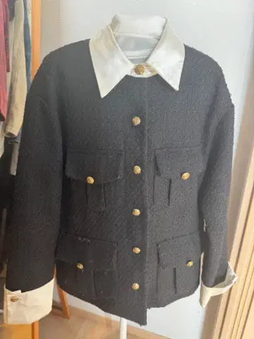 블랙 트위드 자켓 새틴 옷깃 골드 버튼