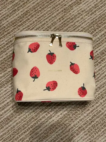 케이트 스페이드 뉴욕 딸기 무늬 파우치