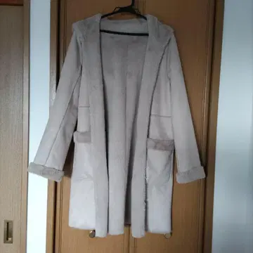 무스탕 터치 후디드 코트 베이지 ( 리버서블 )