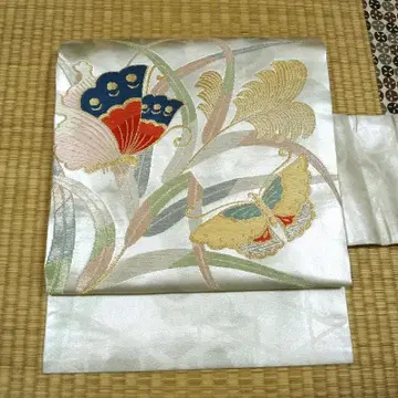 은사 직조에 바구니 눈 문양과 나비 나고야 오비