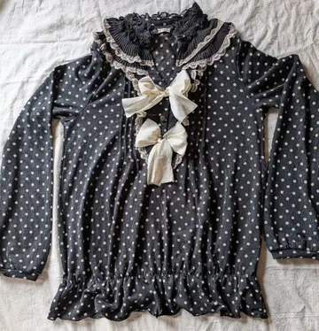 axes femme 블랙 화이트 도트 긴팔 니트 블라우스