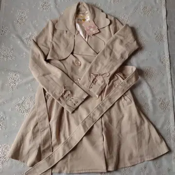 미사용 LIZLISA 리즈메로 트렌치코트 마이멜로디 콜라보 아이보리