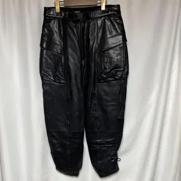 The Viridi-anne 21AW 램 가죽 바팅 팬츠 블랙