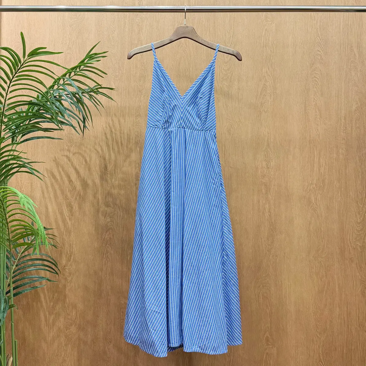 Cos Sleeveless Onepiece V-neck Strap Stripe Pattern Detail Loose Fit Blue #,#,#,#,# on Bunjang Global Site. Cos Sleeveless Onepiece V-neck Strap Stripe Pattern Detail Loose Fit Blue #,#,#,#,# on Bunjang Global Site.