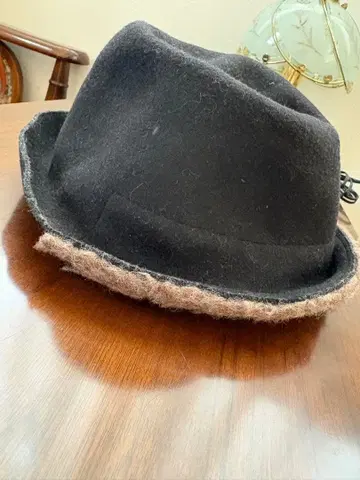 mature ha. 울 펠트 햇