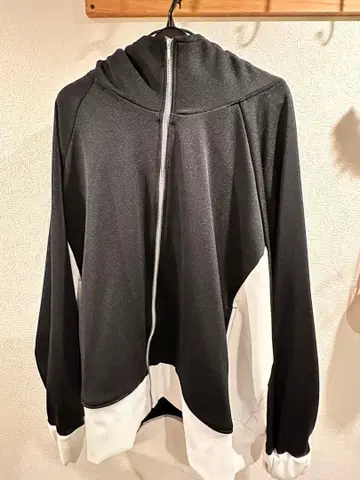 maonosuke 블랙 x 화이트 하이넥 후드 지퍼 후드티