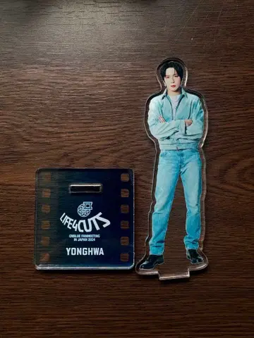 CNBLUE LIFE4CUTS 용화 아크릴 스탠드