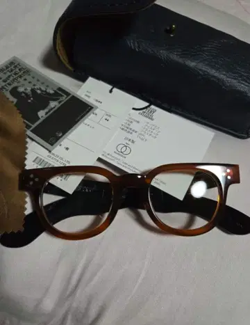 JULIUS TART OPTICAL 안경 브라운