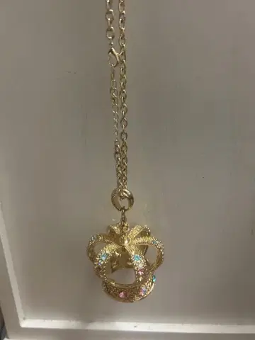 수요일의 앨리스 왕관 목걸이