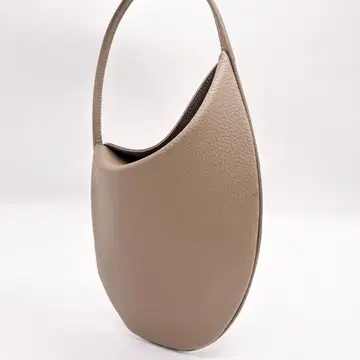 초레어 메아리 알터나 숄더백 주름 가죽 베이지