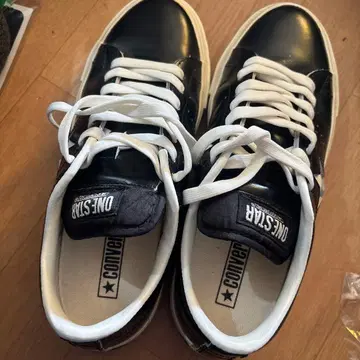 CONVERSE ONE STAR 블랙 스니커즈