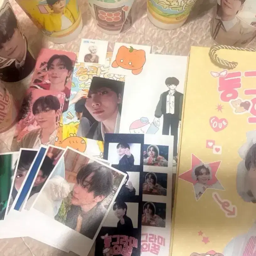 Buy SEVENTEEN Signed albums, Rare photocards on Bunjang!