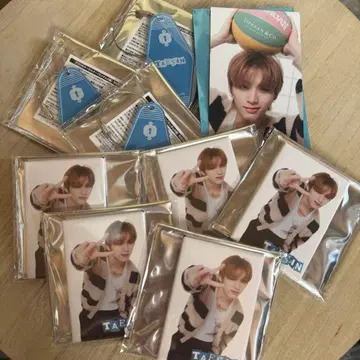 BOYNEXTDOOR CAFE 아크릴 키링 캔 배지 테산 카페