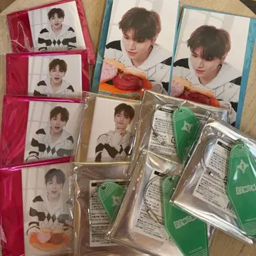 BOYNEXTDOOR CAFE 아크릴 키링 캔 배지 리우 카페