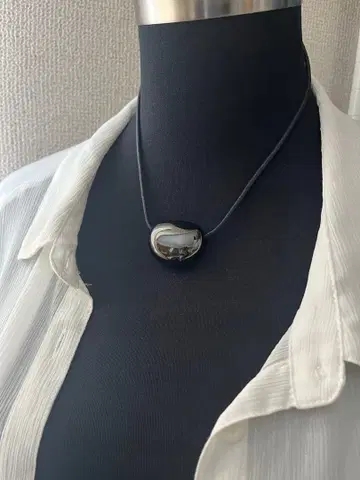 AGATHA 아가타 플라이빈 스타일 블랙 펜던트 목걸이