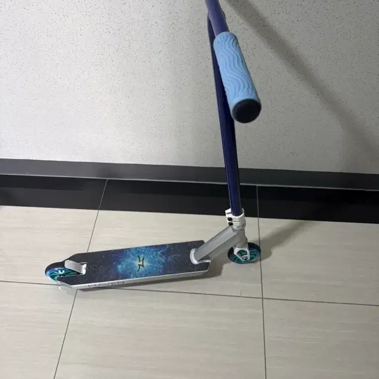 AO 메이븐 갤럭시 실버 블루 스턴트 스쿠터