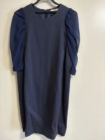 Acuta 7부 소매 무릎 기장 원피스