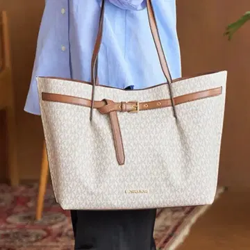 EMILIA 토트 라지 - MK 시그니처 마이클코어스