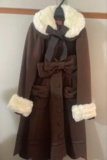 베이비더스타즈 샤인브라이트 코트 브라운 밑단 스캘럽