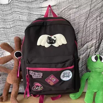 고양이 얼굴과 날개 자수 백팩