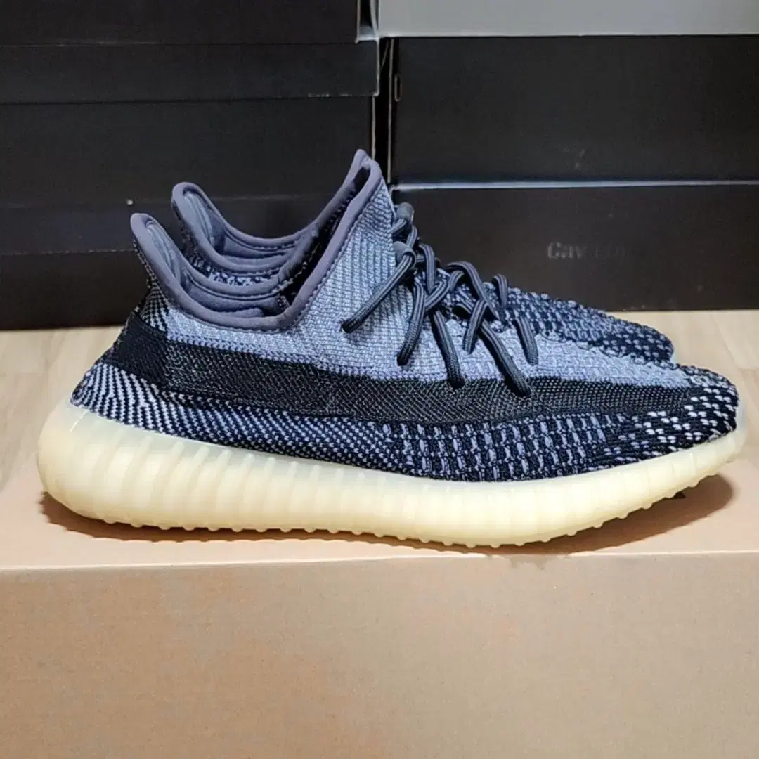 Adidas Yeezy Boost 350 V2 Static 270mm on Bunjang Global Site.