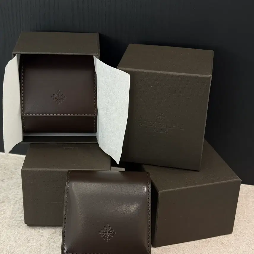 パテックフィリップ/オデマフィゲ/IWC純正ポーチ販売（内部クッション付き）