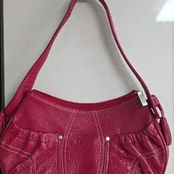 빨간 길 Jaevain Samuels(@treasure__kickin_kicks)님의 릴스 · 2026년 1월 6일