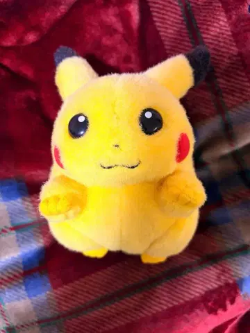 TOMY제 레트로 피카츄 봉제 인형