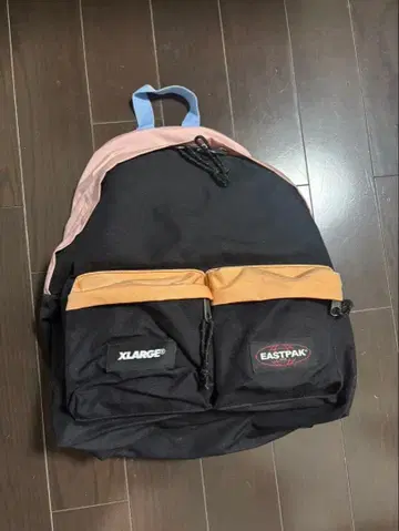 EASTPAK XLARGE 백팩 블랙/핑크/오렌지