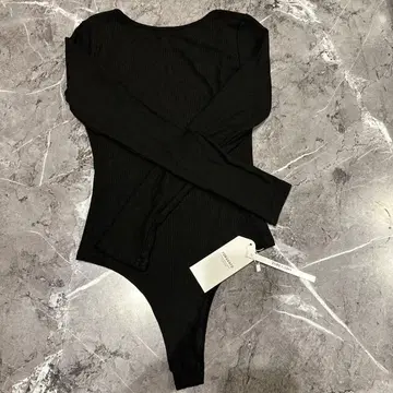 TOUROUTO 블랙 긴팔 바디수트