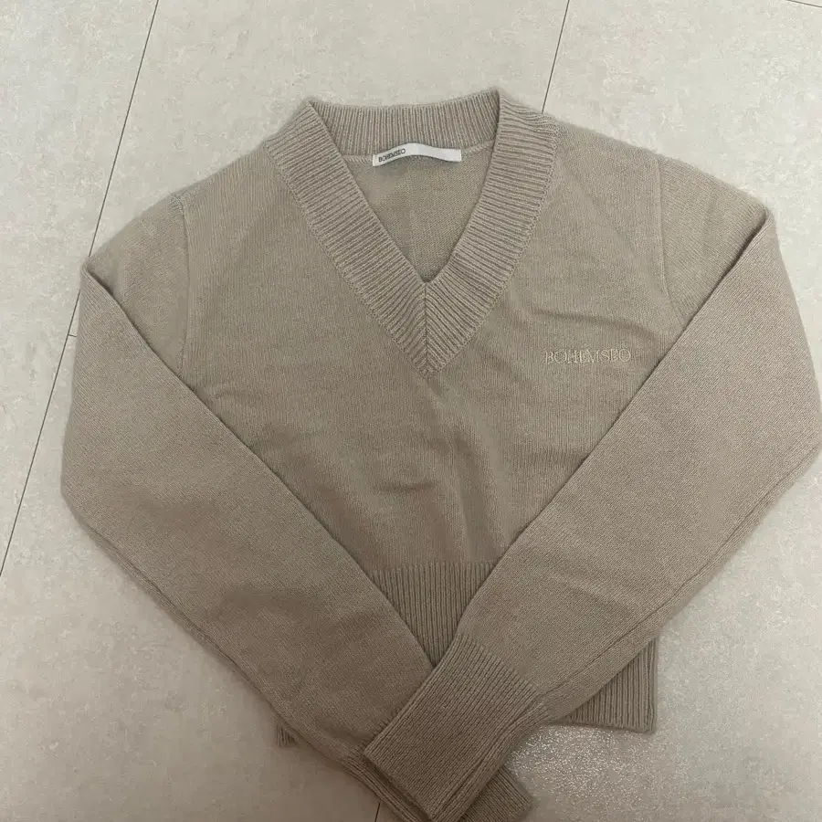 Bohemian Seoul BUTTON V-NECK KNIT CARDIGAN #쓰리타임즈,#보헴서