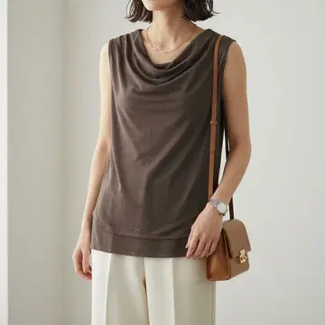 G9705*BCBGMAXAZRIA 슬리브리스 티셔츠 브라운