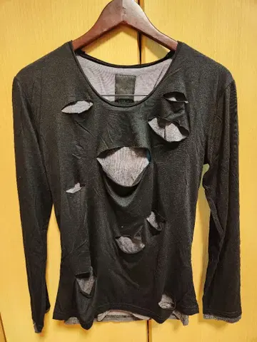 MIDAS 데미지 가공 긴팔 티셔츠