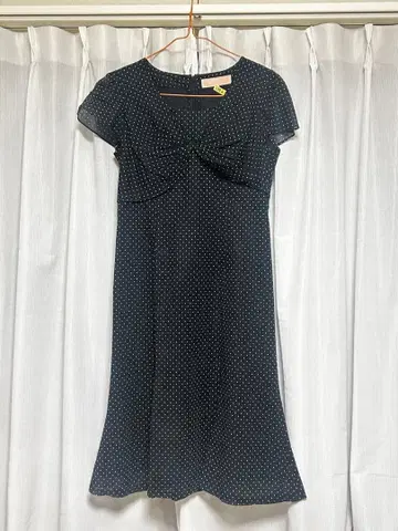 긴자 매기 MAGGY 블랙 도트 반팔 무릎 기장 원피스